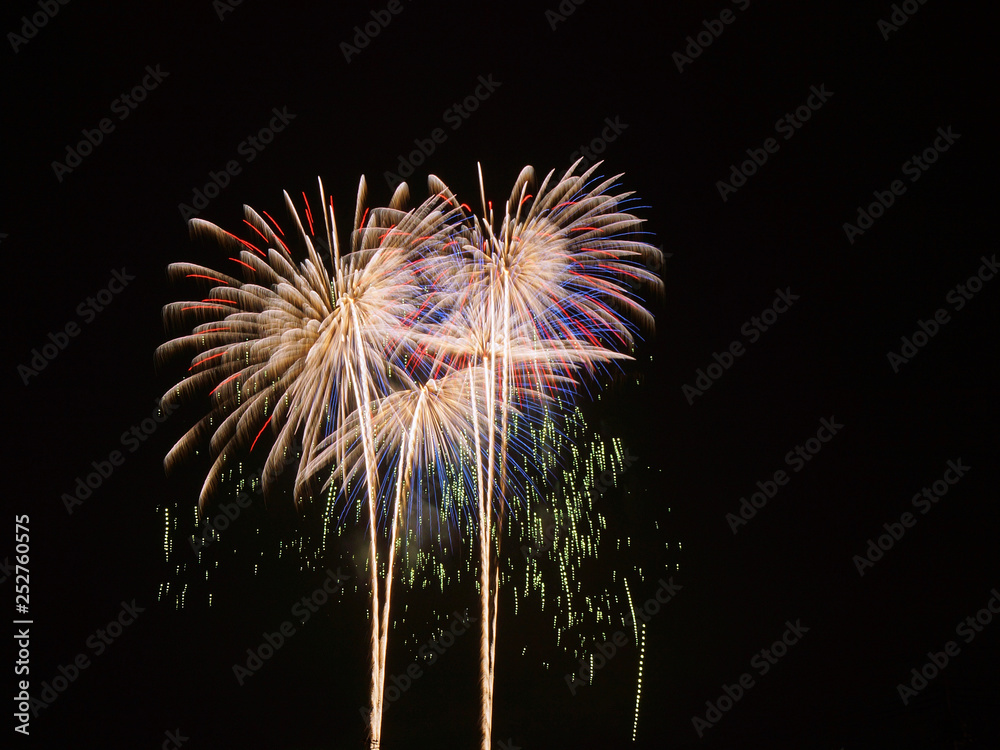 打ち上げ花火　イメージ　素材