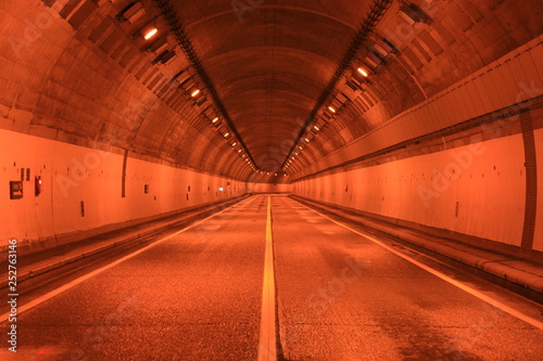 トンネル © EiichiSudo