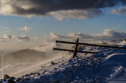 Fototapeta Naklejka Na Ścianę i Meble -  Bieszczady panorama zimowa
