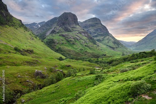 Quadro su tela The Three Sisters peaks of Glen Coe with snow capped Bidean nam Bian and River C