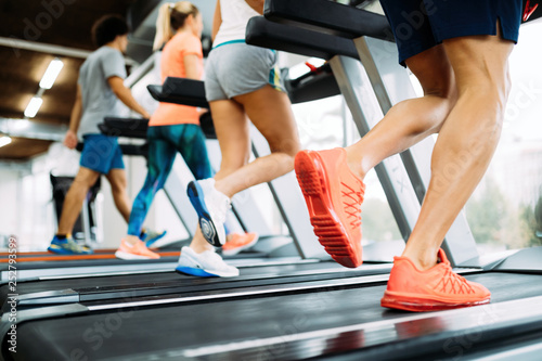 Canvas Print Picture of people running on treadmill in gym