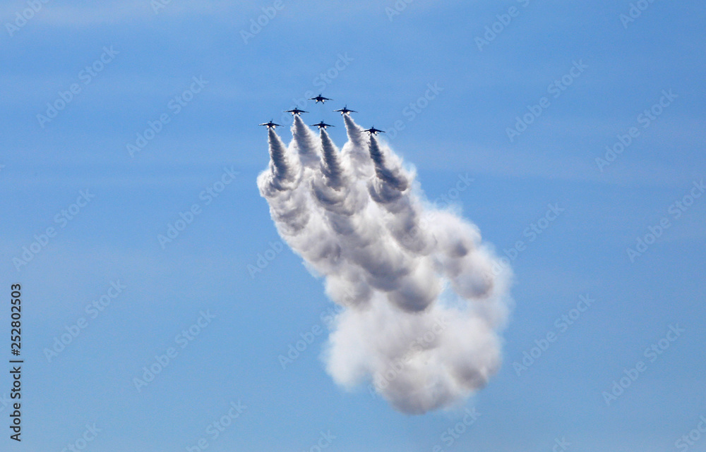 ブルーインパルス T 4 ジェット戦闘機 アクロバット飛行 Stock Photo Adobe Stock ブルーインパルス T 4 ジェット戦闘機 アクロバット飛行 Stock Photo Adobe Stock