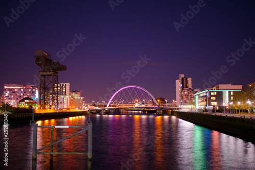 Glasgow bridge at night