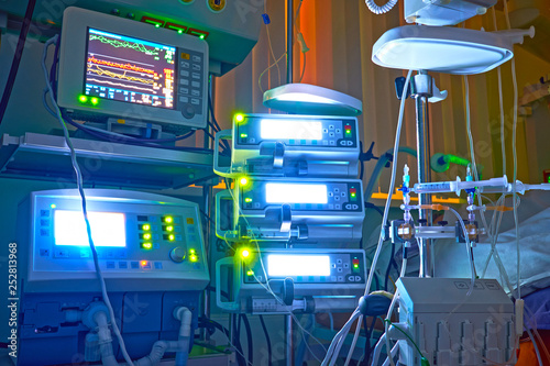 Nigth shift at icu, patient in critical state.