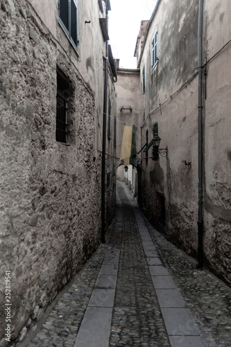 Italian narrow street © Dmytro Surkov