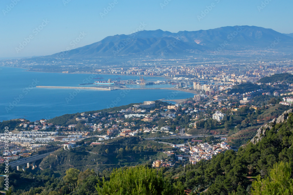 Vista de Málaga desde los Pinares de San Antón. Montes de Málaga / View of Malaga from the pine forests of San Antón. Montes de Málaga