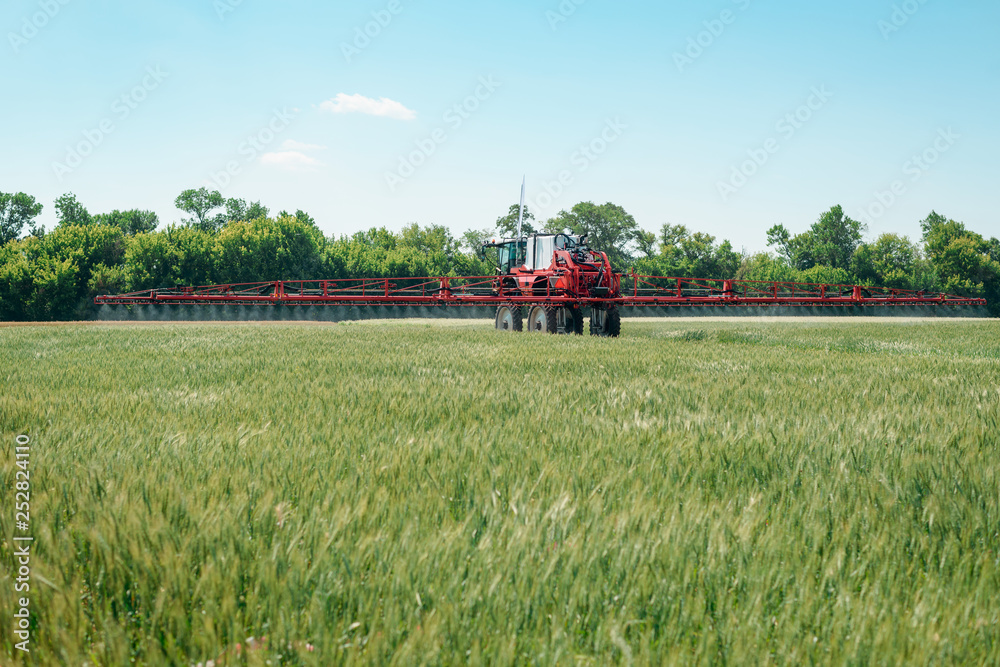 Naklejka premium Machine spraying water on plants