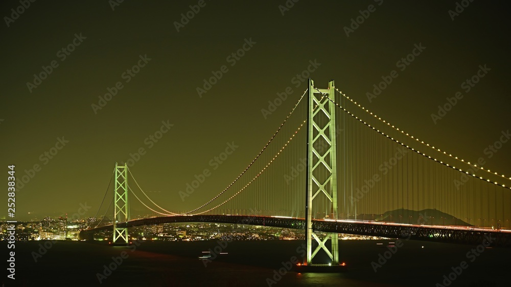 淡路島から見た明石海峡大橋の夜景