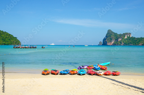 kayak phi phi spiaggia
