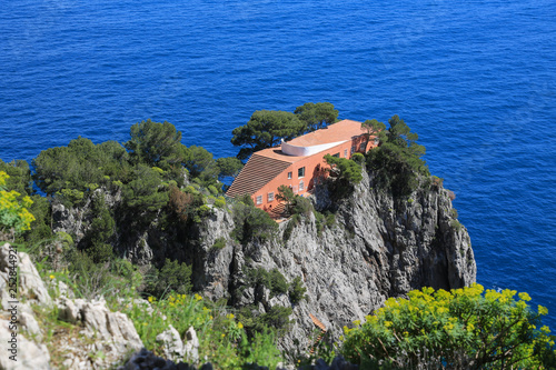Capri Amalfi Küste: Ausblick auf die historische Villa Malaparte oberhalb der Klippen von Capri photo