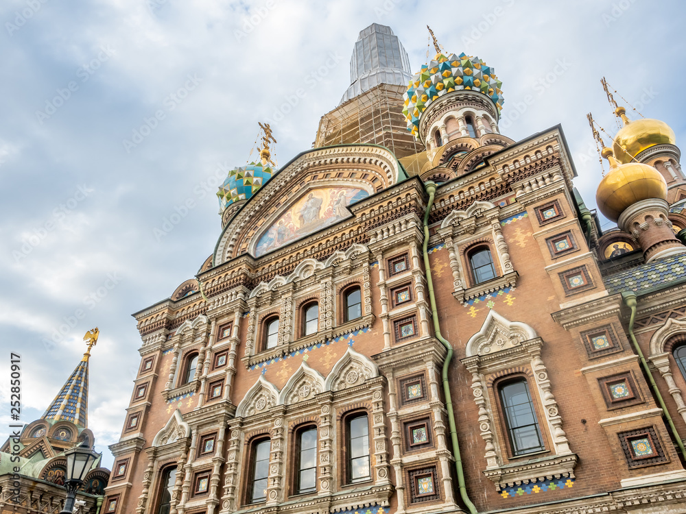 Obraz premium Under construction of the Church of the Savior on Spilled Blood, under cloudy blue sky in summer of Saint Petersburg, Russia