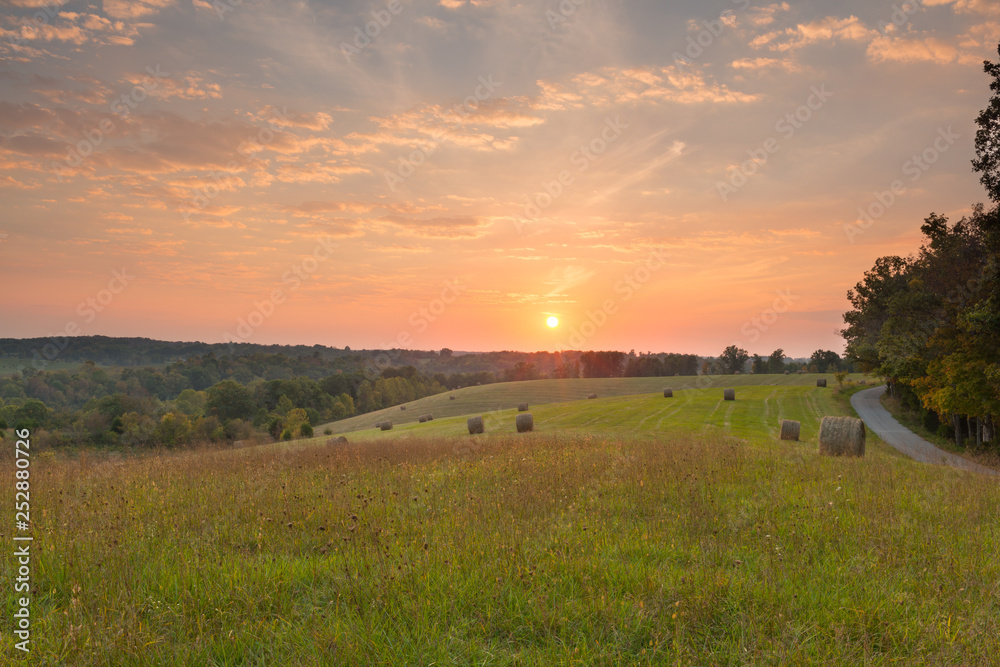 Fototapeta premium Sunset over Hayfield KY