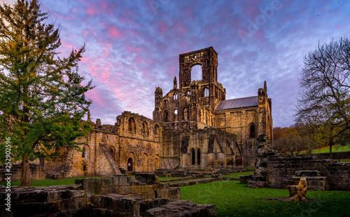 kirkstall abbey photo