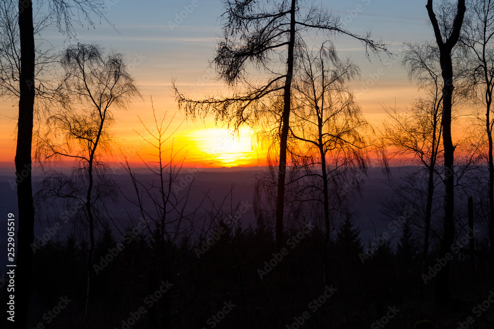 Sonnenuntergang im Siegerland mit Bäumen Sonnenuntergang im Siegerland mit Bäumen