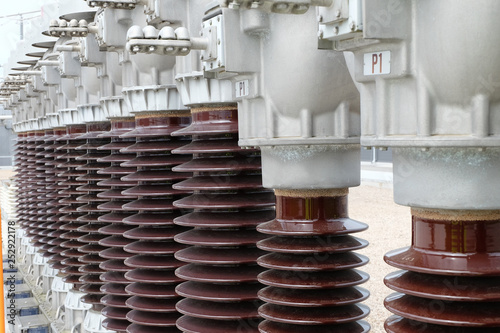 Set of ceramic isolators in an open switchgear 