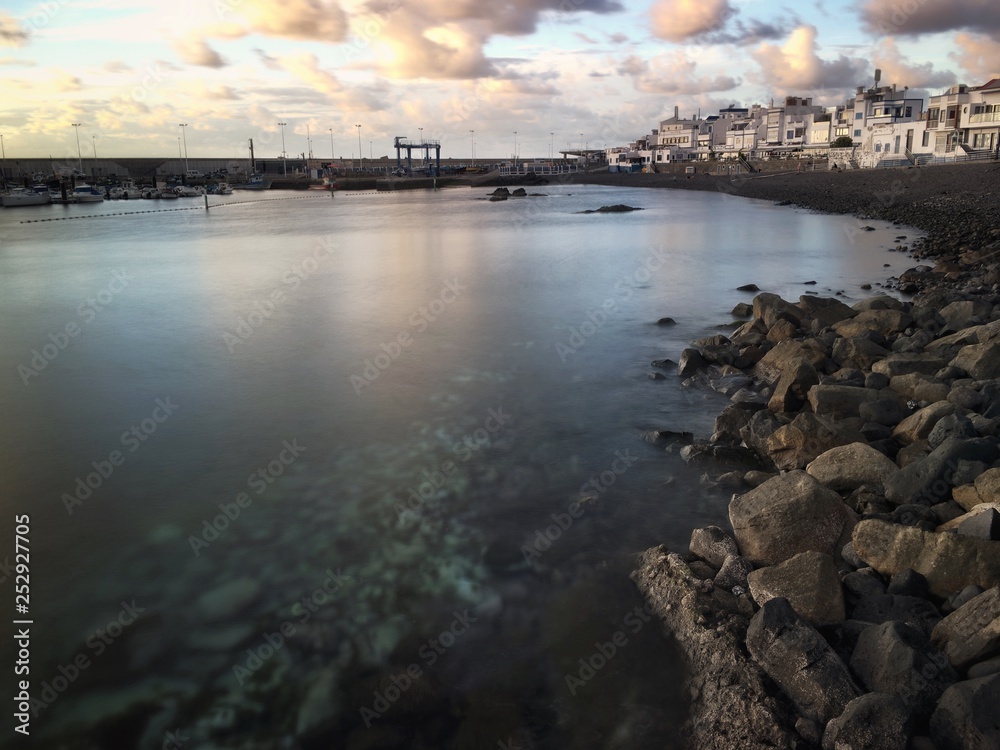 Naklejka premium Atardecer en el Puerto de las Nieves, Islas Canarias