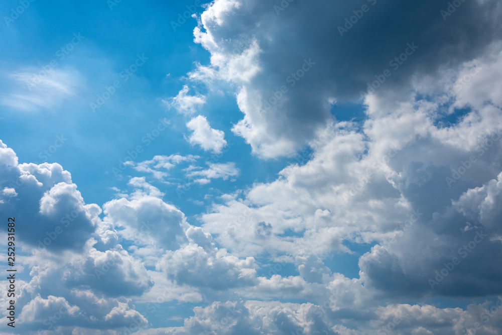 Naklejka premium blue sky with clouds