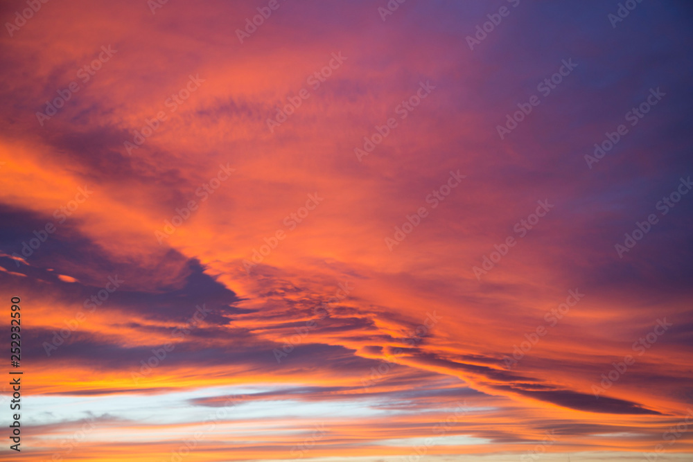 Obraz premium Cielo, atardecer, azul, rojo, naranja, gris, nubes, hermoso, dramatico, luz, alumbrado, bajada de sol, espeso.