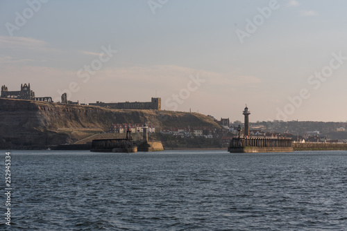 Obraz na płótnie Whitby landscape from sea w salonie