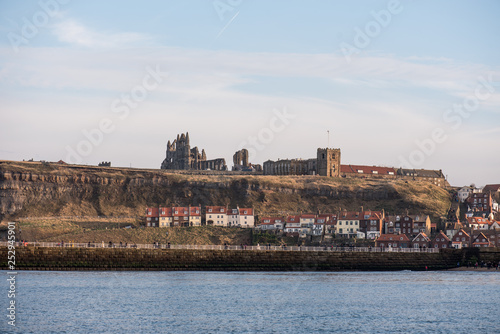 Obraz na płótnie Whitby abbey from sea side w salonie