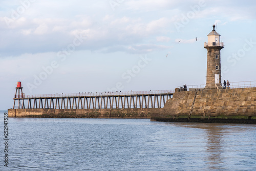 Obraz na płótnie Whitby harbour entrance, United Kingdom w salonie
