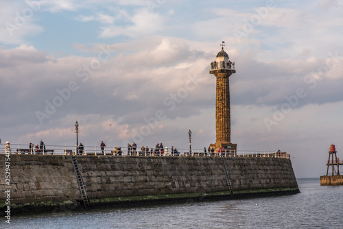 Obraz na płótnie Lighthouse, Whitby, United Kingdom w salonie