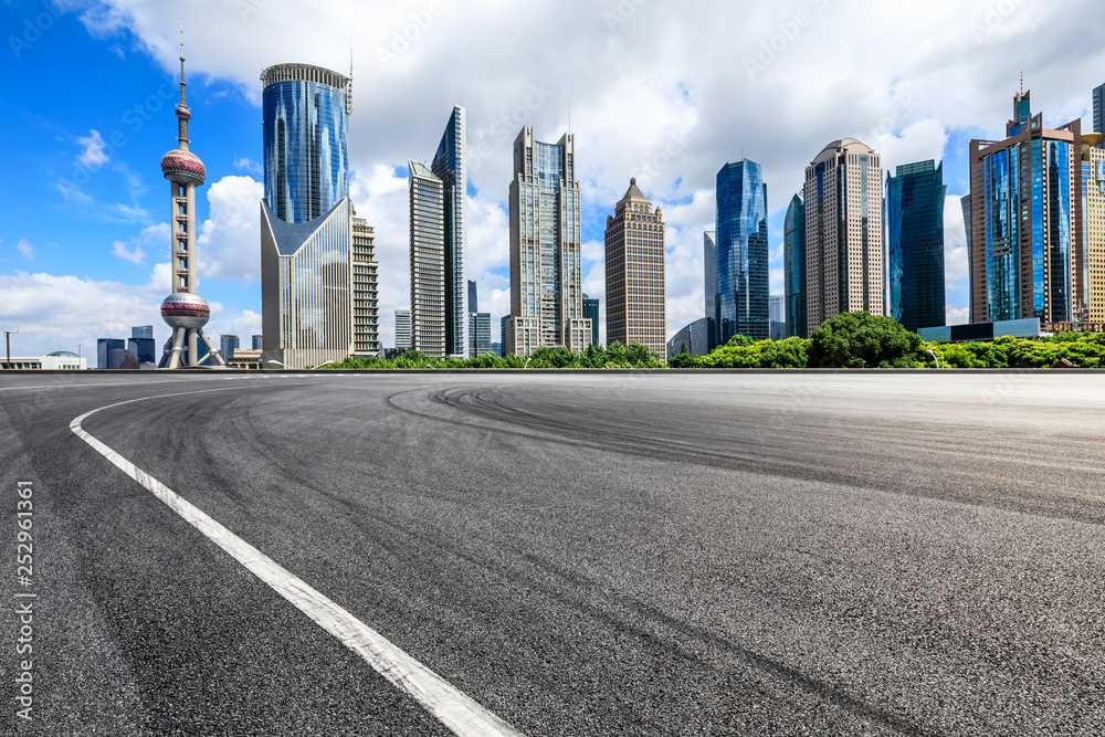 Obraz premium Empty asphalt square ground with panoramic city skyline in Shanghai,China