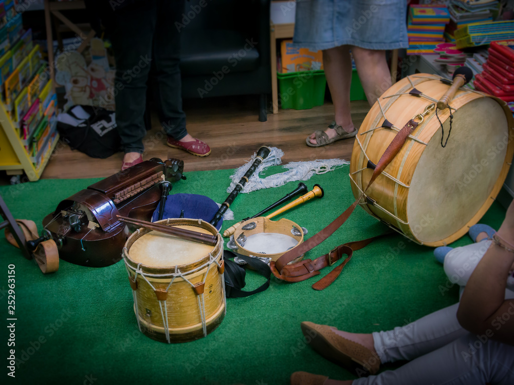 Instrumentos gallegos tradicionales de percusión, viento y cuerda, celtas.  Stock Photo | Adobe Stock