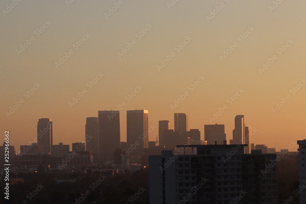 Fototapeta premium LA skyline at sunset