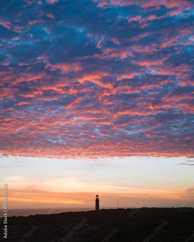 rosa wolken mit leuchtturm kangaroo island 