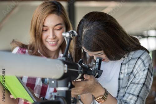 Fotografie, Tablou two woman looking through telescope