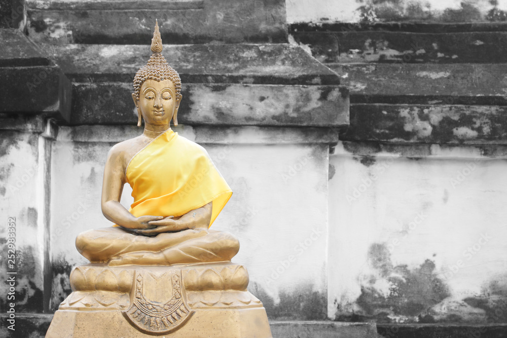Old Buddha statue at wat phayern temple Lamphun of Thailand Stock-Foto |  Adobe Stock