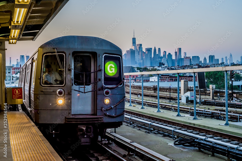Naklejka premium G Train at Station
