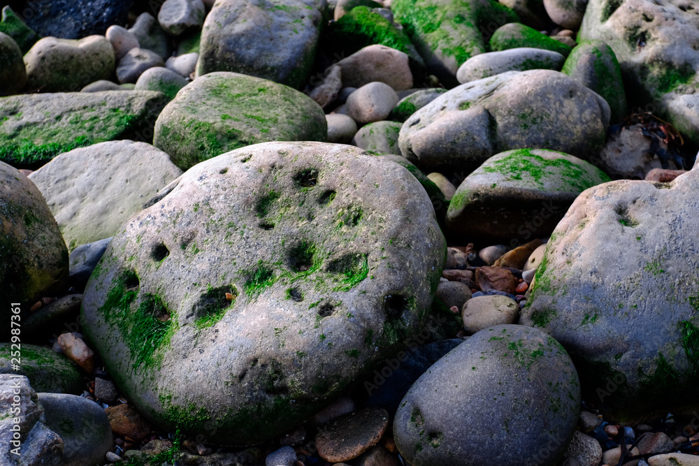 Obraz premium rocks with holes