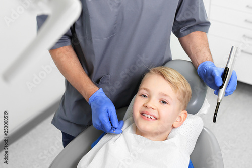 Przegląd dentystyczny.  Dziecko u stomatologa