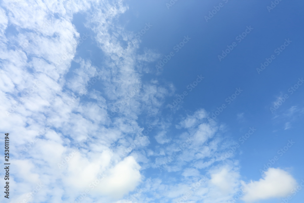 Fototapeta premium fluffy white cloud on blue sky background