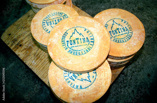 formaggio fontina della Valle d'Aosta