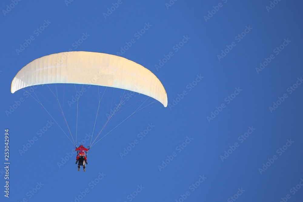 Gleitschirmflieger Tandemflug Gleitschirmflieger Tandemflug