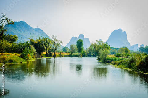 The lake and mountain scenery 