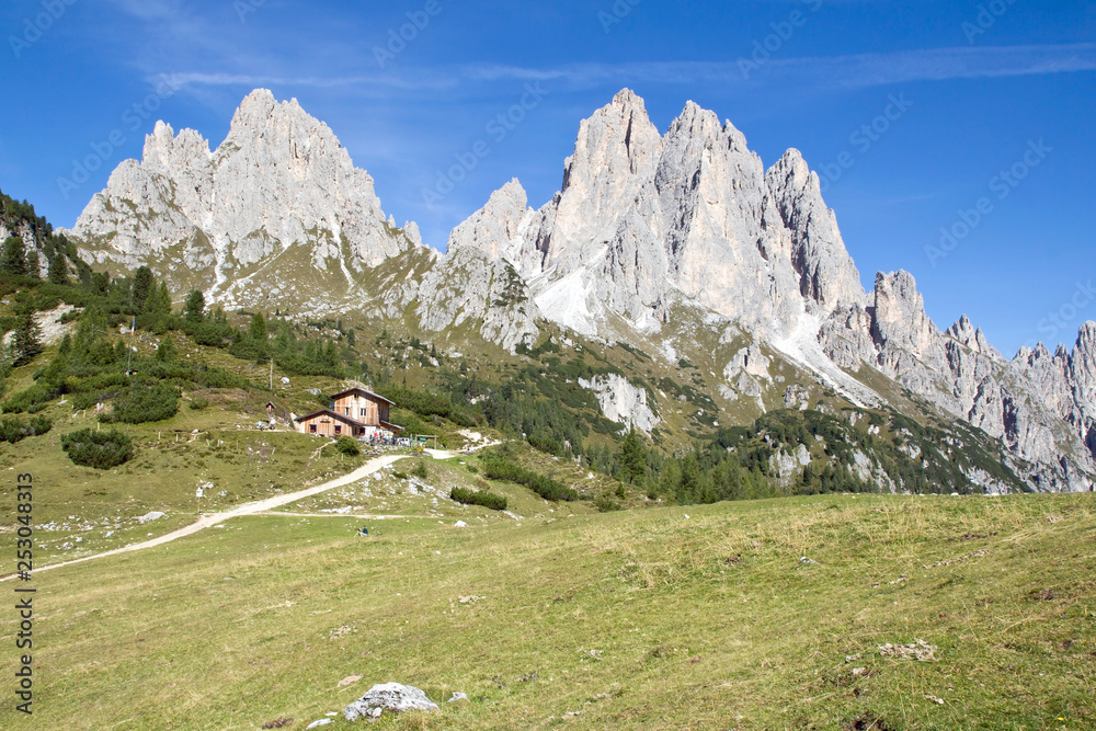 Cadinigruppe mit Rifugio Citta di Carpi, Dolomiten, Südtirol