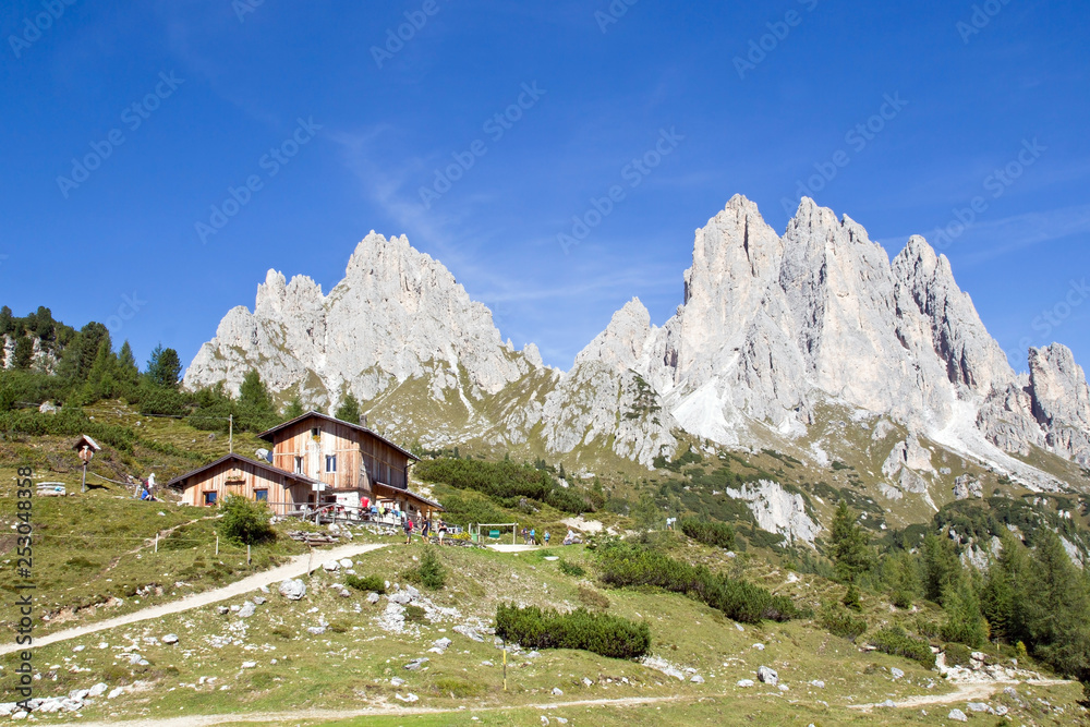 Cadinigruppe mit Rifugio Citta di Carpi, Dolomiten, Südtirol