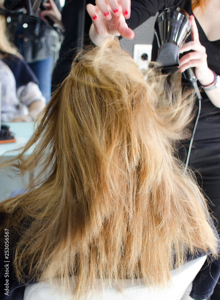 Fototapeta premium Secando el pelo