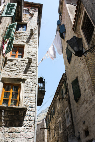 Fototapeta Naklejka Na Ścianę i Meble -  Street in the old town of Kotor, Montenegro, with its old stone houses and very narrow streets 