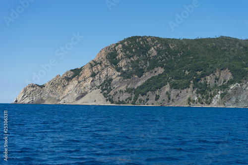 Italy, Cinque Terre, Monterosso, Monterosso al Mare, SCENIC VIEW OF SEA AND MOUNTAINS AGAINST CLEAR BLUE SKY
