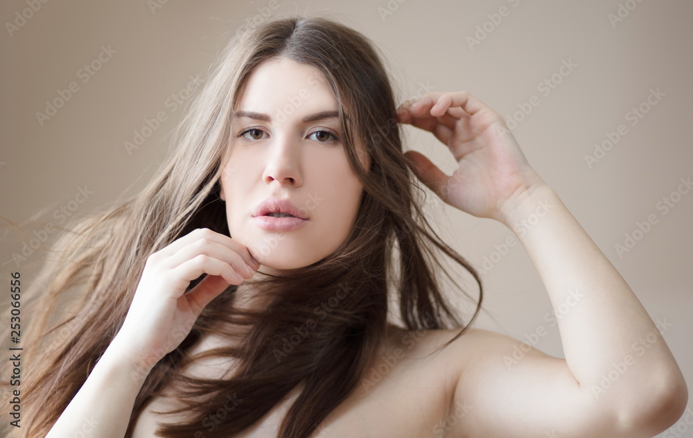 Obraz premium Her face reflects inner beauty.