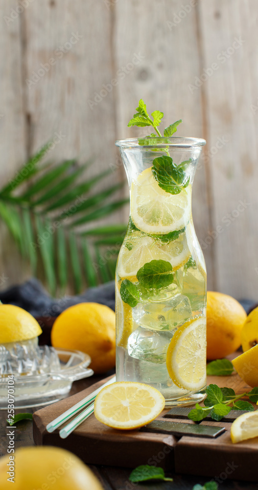 Fototapeta premium Homemade refreshing drink with lemon juice and mint