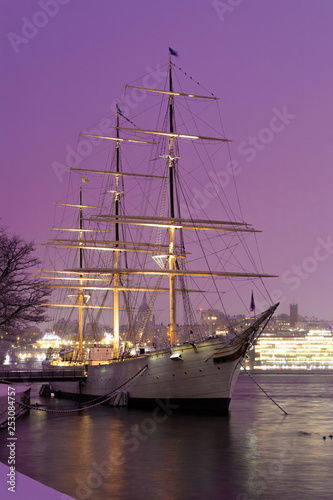 Obraz na płótnie Sailing ship in Stockholm on sunset in the Harbor w salonie