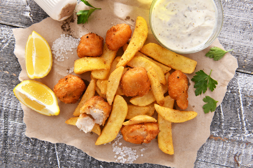Fototapeta Naklejka Na Ścianę i Meble -  Fish and chips - traditional english fast food