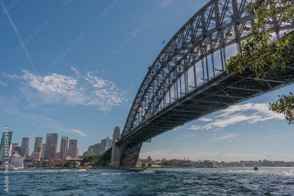 Naklejka premium Un puente al cielo