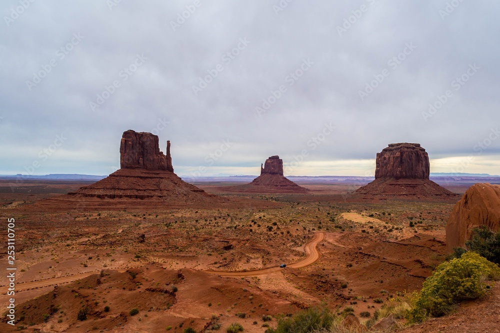 MONUMENT VALLEY